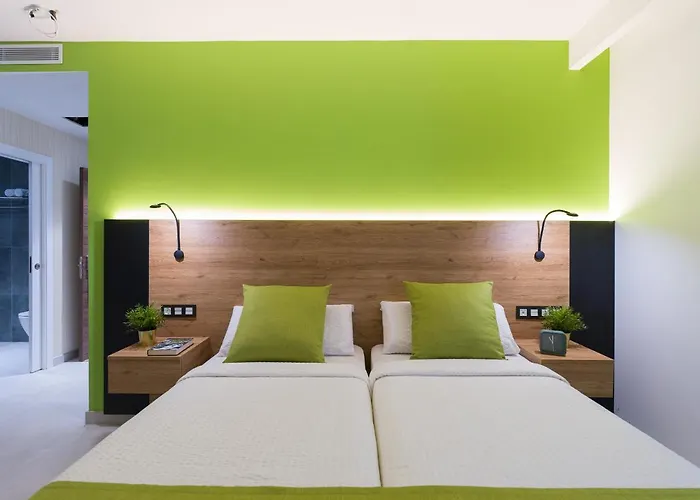 Mg Poniente ホテル