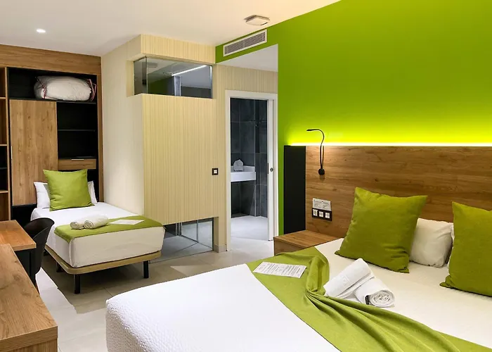 Mg Poniente ホテル