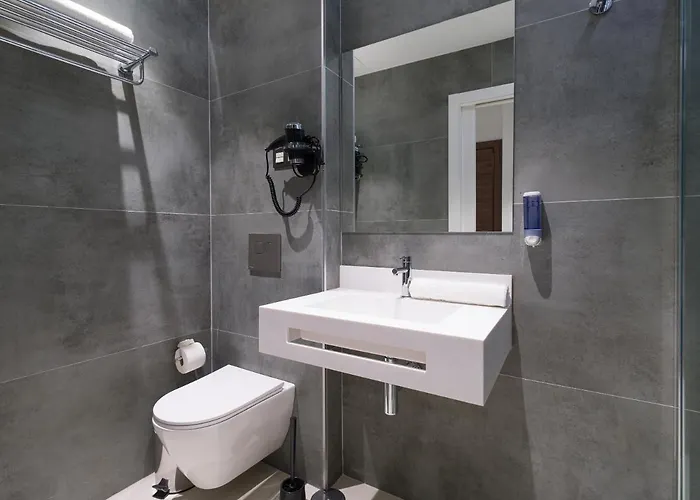 Mg Poniente Готель 3*