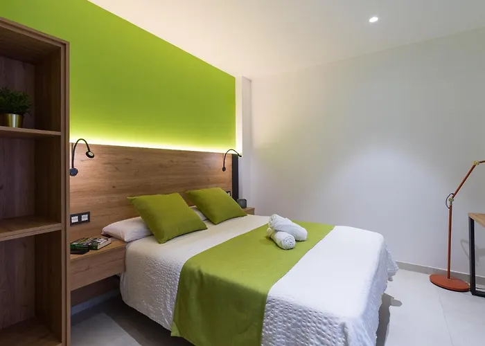 Mg Poniente מלון